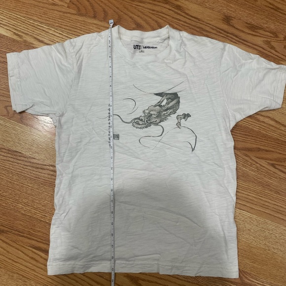 Uniqlo UT Dragon Graphic T-shirt - Picture 1 of 3
